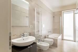 Unclassified image, 5 of 20, button