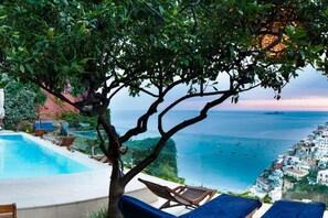 Lämmitetty uima-allas