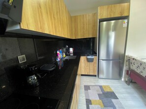 Comfort Villa, Balcony, City View | Private kitchenette | Coffee/tea maker, electric kettle