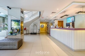 Basic Apartment | Lobby