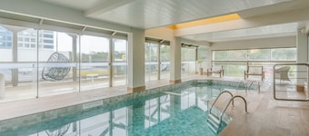 Apt in Cond. with heated pool CUR0905