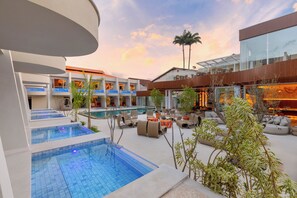 A modern hotel with a pool area, outdoor seating, and a glass-enclosed structure. - Sdesign Paraty Hotel (Paraty)