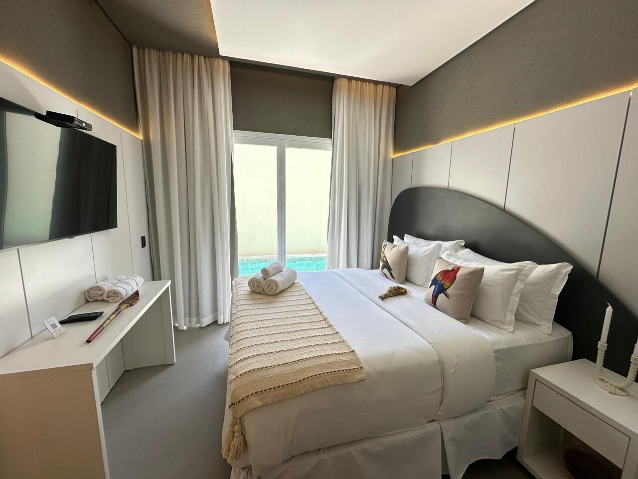 Suite, Pool Access | Premium bedding, bed sheets