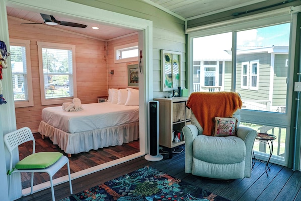 2 bedrooms, desk, iron/ironing board, WiFi