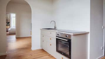 Jääkaappi, uuni, liesi, astianpesukone