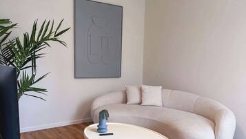 Tv, bøger, kontorer