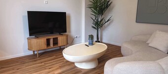 Cozy Apartment, Great Location, Free Parking