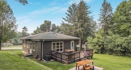 Cabin Vibes in the Heart of Town