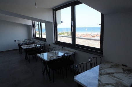 Desayuno a la carta gratuito y diario. Koç Otel İğneada