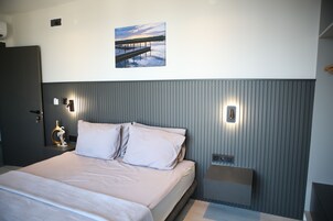 Classic Double Room | Bathroom | Towels, soap, shampoo, toilet paper