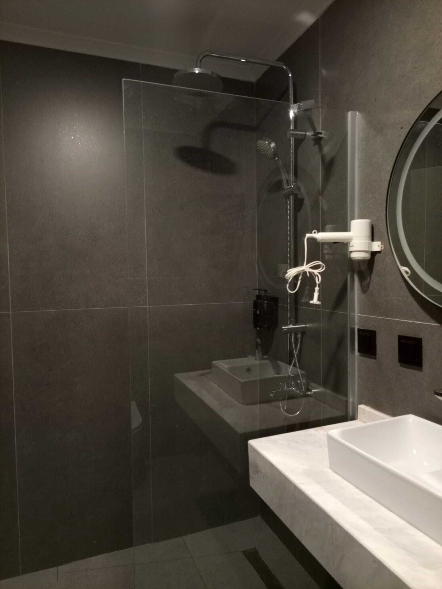 Deluxe Triple Room | Bathroom