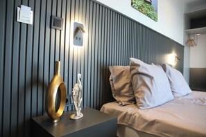 Premium bedding, desk, laptop workspace, free WiFi - Koç Guest House (Demirkoy)
