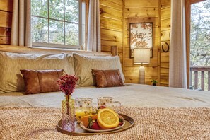 5 bedrooms, desk, iron/ironing board, travel cot - Gatlinburg Getaway - Downtown, Hot Tub, Theatre (Gatlinburg)
