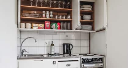 Cozy & Bright Studio in Peaceful Horndal