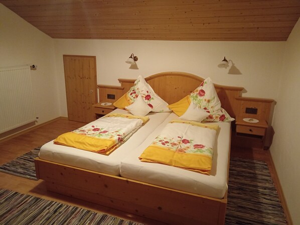 2 多间卧室、WiFi、床单