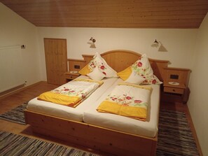 2 bedrooms, WiFi, bed sheets