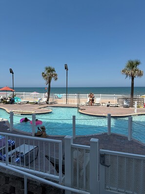 Innendørsbasseng og utendørsbasseng