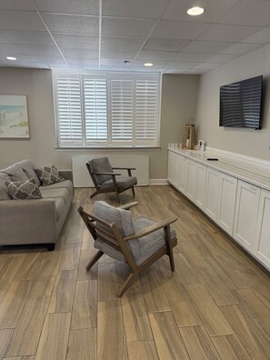 Smart-TV, bordtennis, PC-skjermer og printere