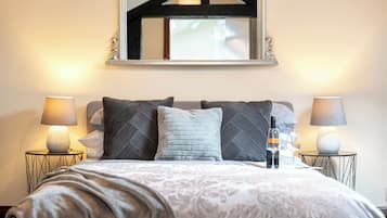 4 bedrooms, desk, iron/ironing board, free WiFi