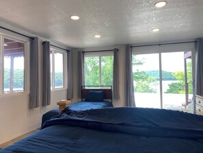 3 bedrooms, iron/ironing board, bed sheets