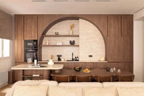 Frigorífico, horno, placa de cocina y tostadora