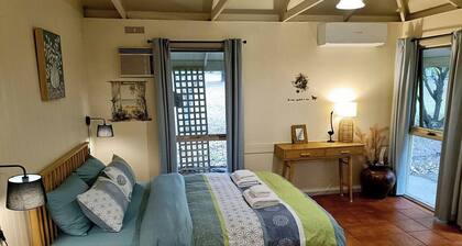 TimberLoo Cottage 6 (1 Queen Bed) SPA & Wood Stove