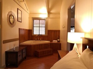 Hair dryer, towels - TimberLoo Cottage  5 (1 Queen Bed) SPA & Wood Stove (Kalimna)