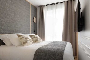 3 bedrooms, iron/ironing board, travel cot, WiFi