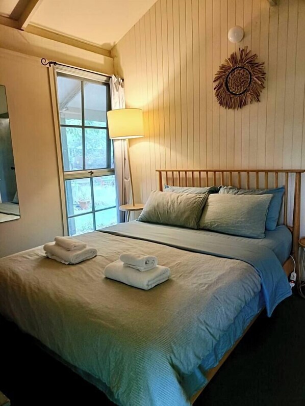 2 bedrooms, iron/ironing board, WiFi, bed sheets