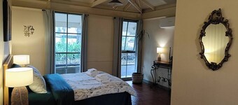 TimberLoo Cottage 4 (1 Queen Bed) SPA & Wood Stove