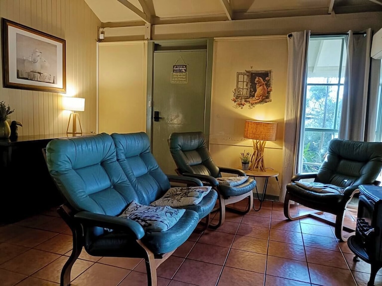 Emberpine Cottage 2(1queen+2twins)spa & Woodstove - Lakes Entrance