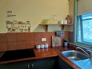 Frigorífic, microones, forn i placa de cuina 