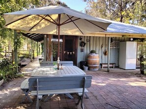 Outdoor dining - Woodmellow  Family Holiday Cottage  8 & Wood Stove (Kalimna)