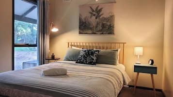 3 habitaciones, tabla de planchar con plancha, wifi y ropa de cama