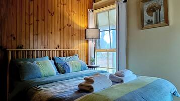 2 habitaciones, tabla de planchar con plancha, wifi y ropa de cama