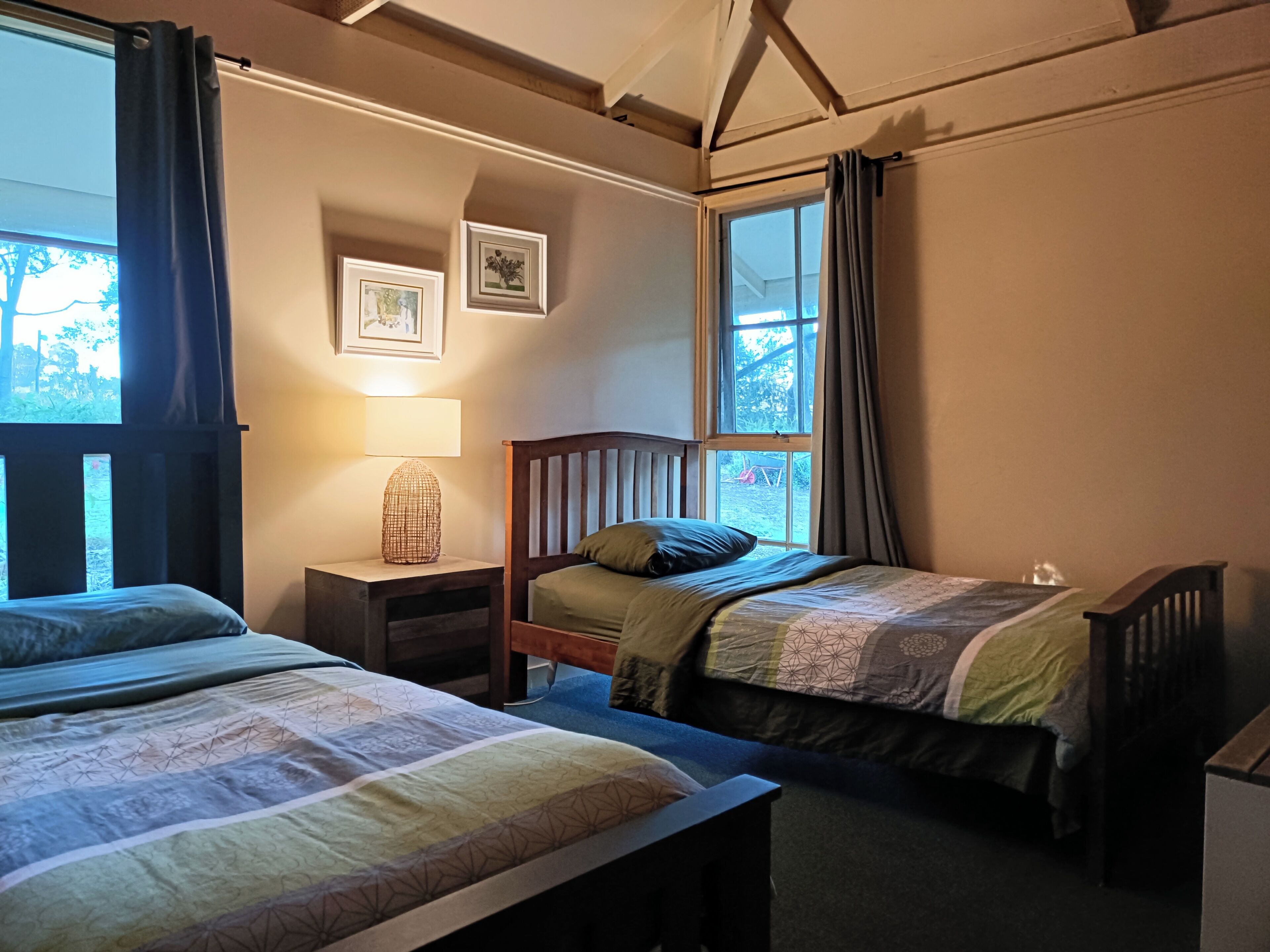 2 habitaciones, tabla de planchar con plancha, wifi y ropa de cama 