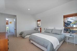 3 bedrooms, iron/ironing board, bed sheets