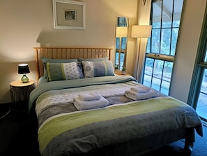 2 bedrooms, iron/ironing board, WiFi, bed sheets