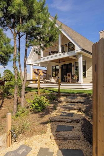 Exclusive Lakefront Retreat | Cottage at Haven