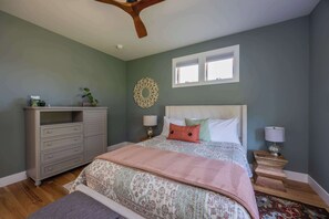 2 soverom, strykejern/-brett, wi-fi og sengetøy