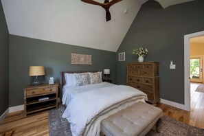 2 chambres, fer et planche à repasser, Wi-Fi, draps fournis