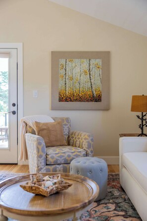 TV, peis og kontorer