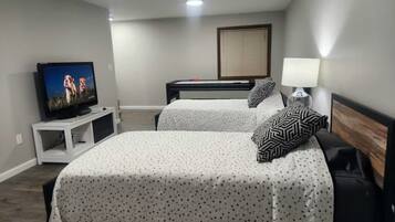 3 slaapkamers, een strijkplank/strijkijzer, wifi, beddengoed