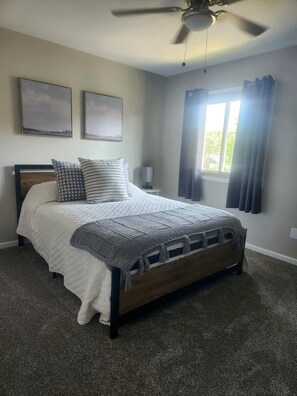 3 soverom, strykejern/-brett, wi-fi og sengetøy