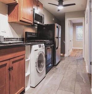 Private kitchen - Private 1 Bedroom/1Bathroom Apartment in Heart of DC! (Washington)