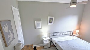 A bedroom with a bed, bedside tables, a desk, and a chair. - Private 1 Bedroom/1Bathroom Apartment in Heart of DC! (Washington)