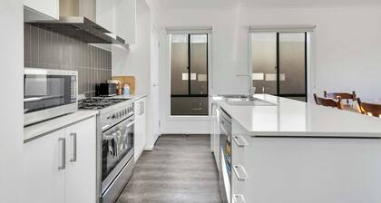 Modern Retreat 3BR Family Home
