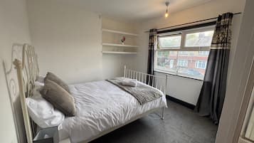 3 dormitorios, tabla de planchar con plancha, wifi gratis y ropa de cama