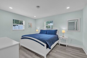 3 bedrooms, iron/ironing board, free WiFi, bed sheets - Lux pool home 10 minutes from Siesta Key and Downtown Sarasota! (Sarasota)