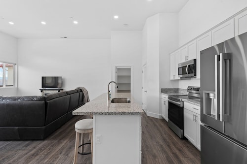 Welcoming 3-bedroom suite in Gardnerville, NV near Topaz Lake.